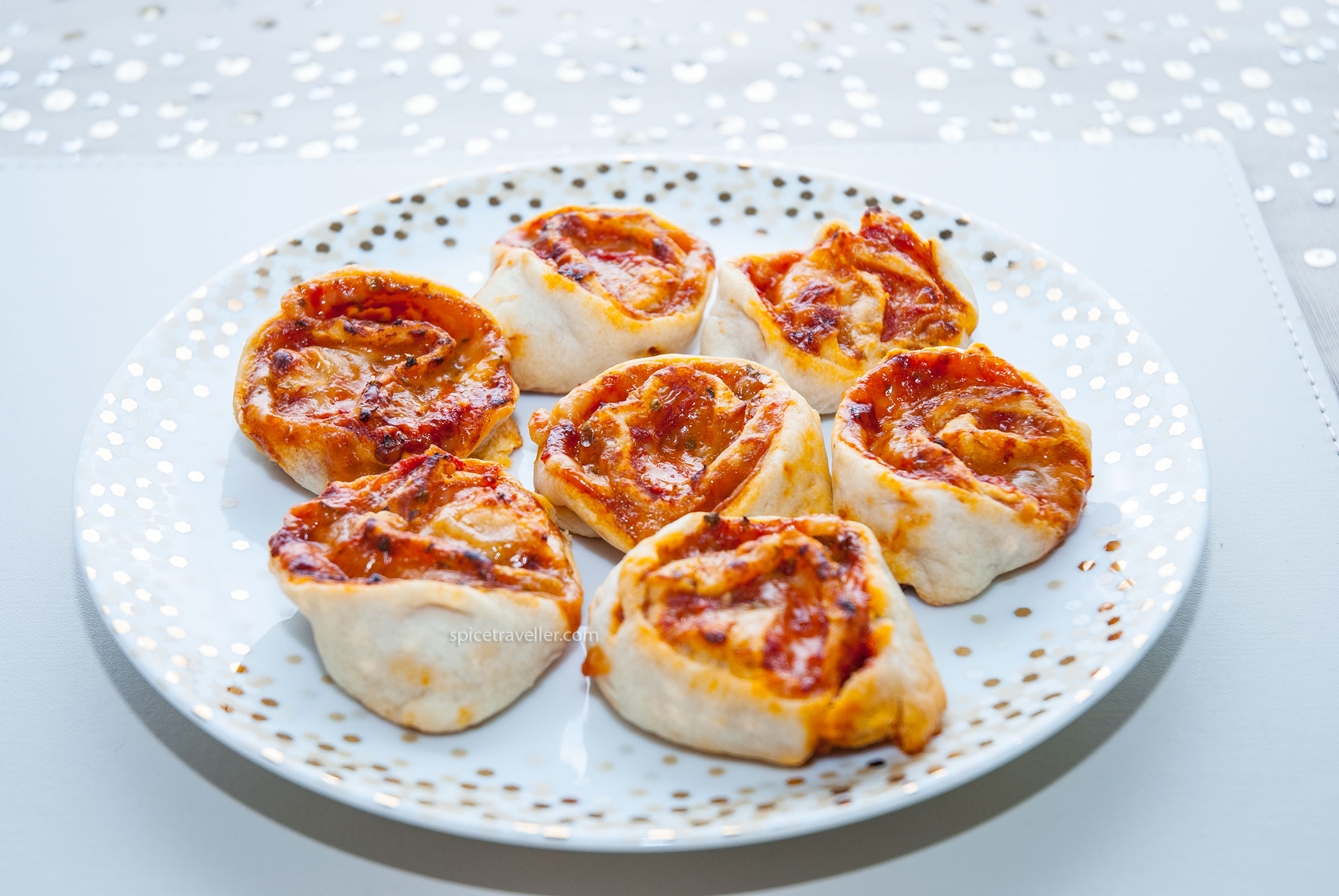 Mini Pizza Rolls - Irresistible bite-sized snacks with a flavorful twist