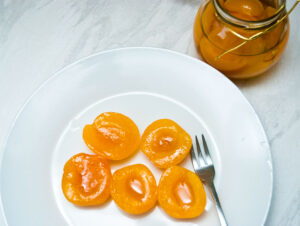 Preserved apricots for stuffing