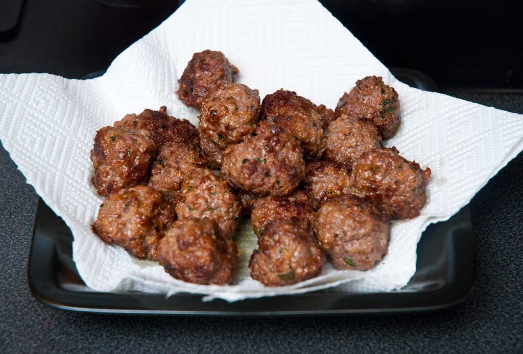 Fried beef meatballs on a kitchen towel.