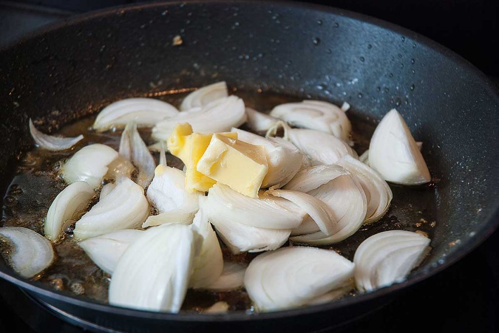 Frying sliced onions in butter