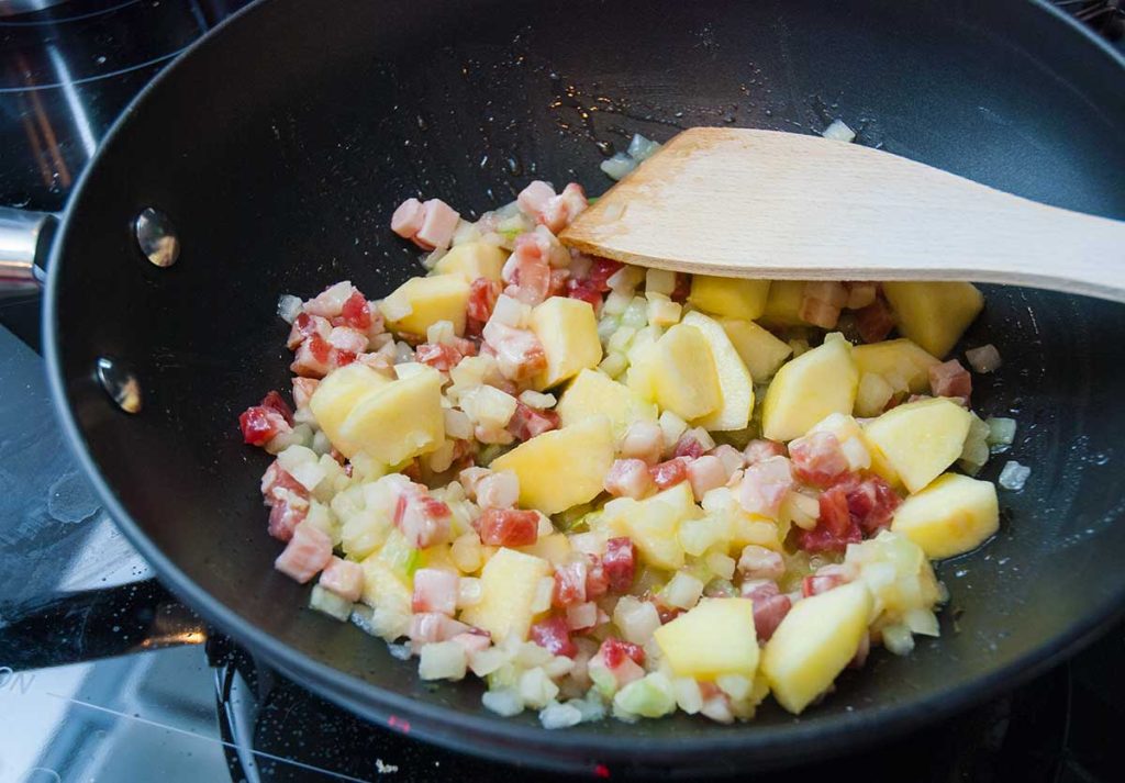 Frying onions with apple and bacon, this is a base for sauerkraut.